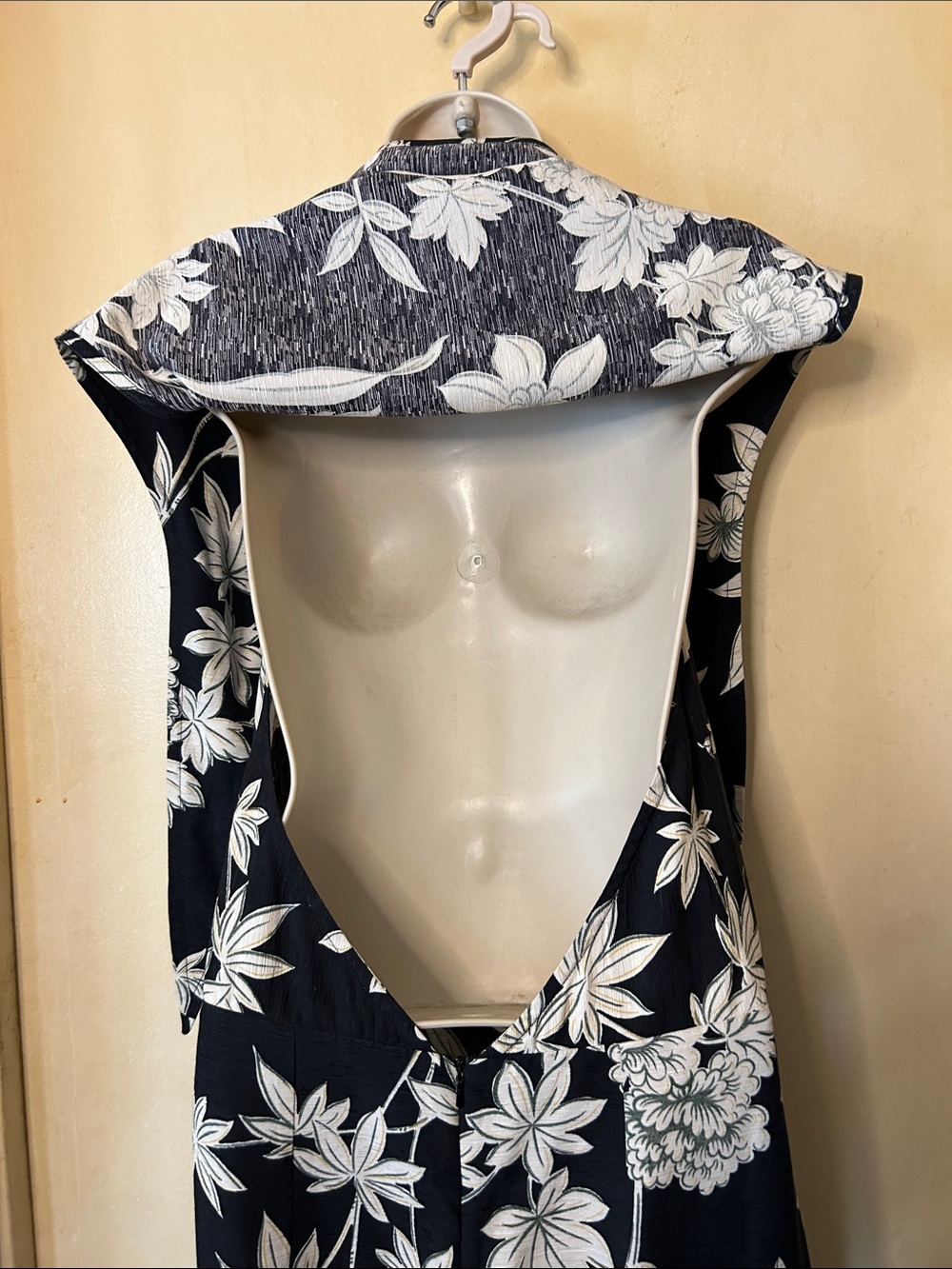 Tommy Bahama Black and White Floral Sleeveless Maxi Dress with Tie Waist size 10 - Picture 11 of 12